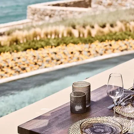 Amazon Mykonos & Hotell Agios Ioannis Diakoftis