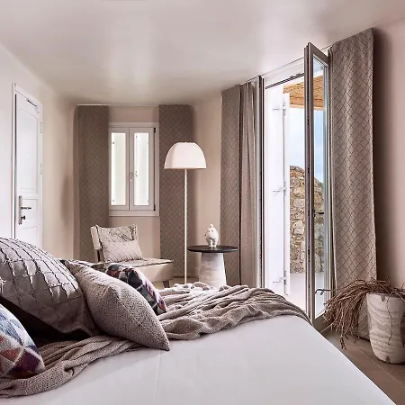 Amazon Mykonos & 5* Agios Ioannis Diakoftis