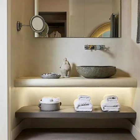 Amazon Mykonos & Otel Agios Ioannis Diakoftis