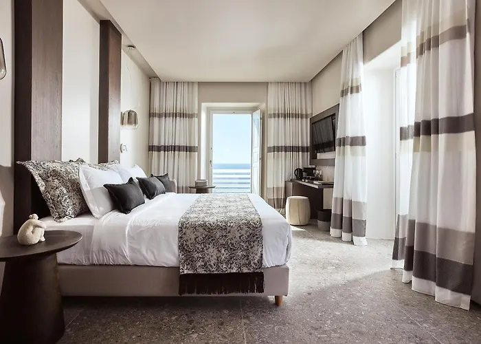 Amazon Mykonos And מלון 5*