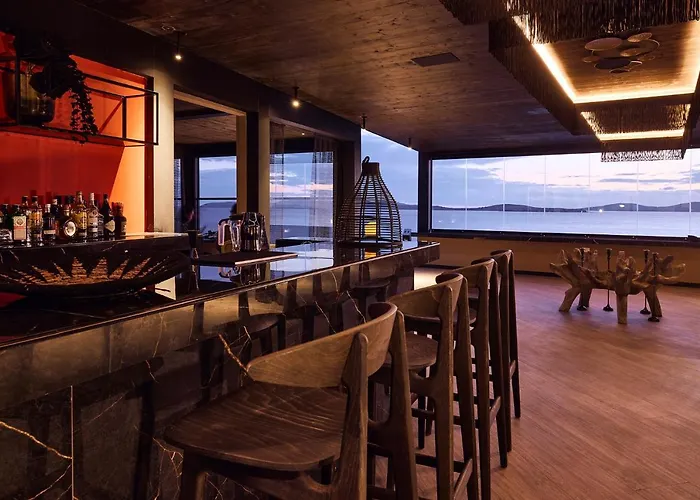 Amazon Mykonos And 5* Agios Ioannis Diakoftis